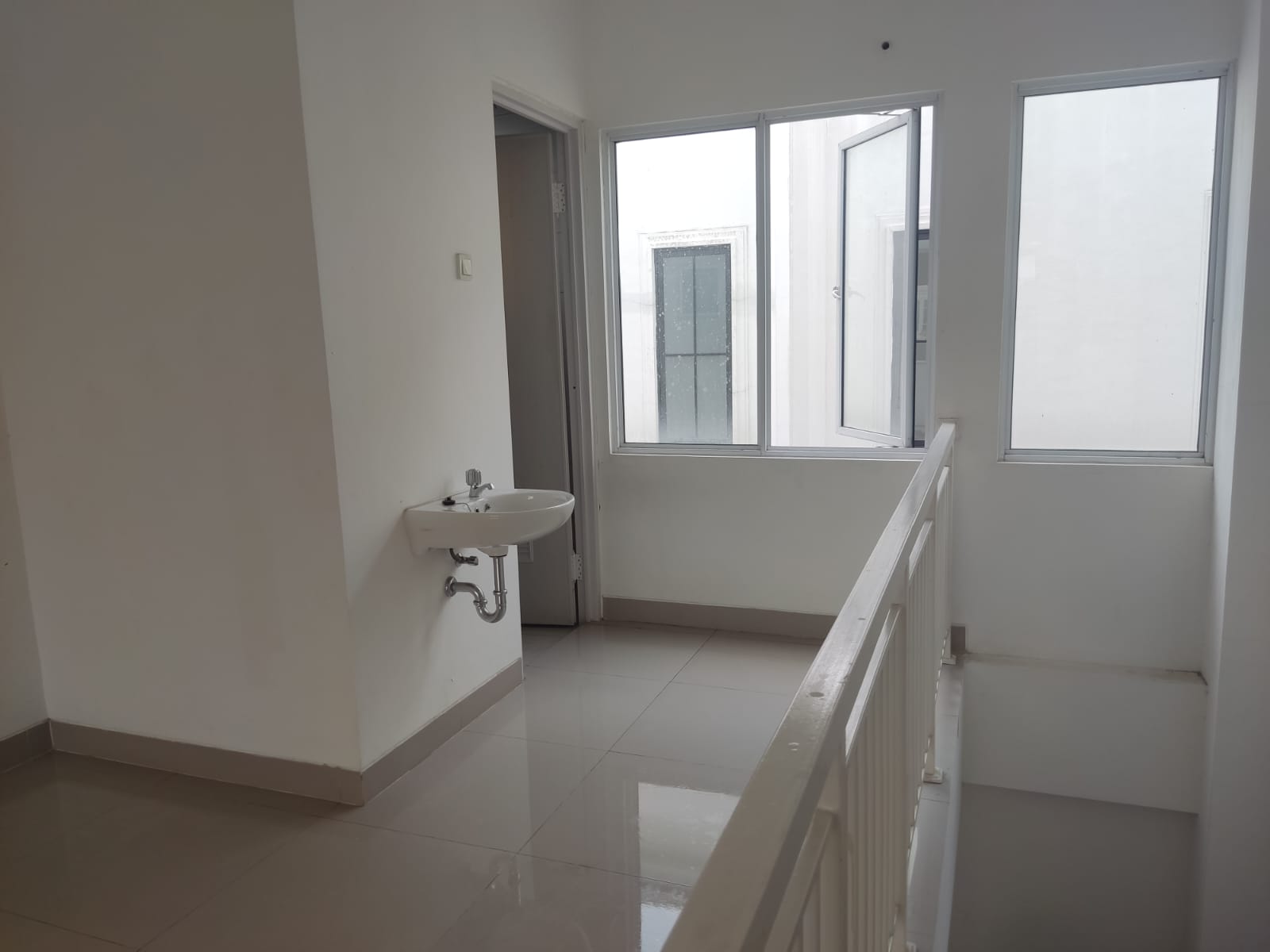 DiSewakan Ruko Gandeng di Sevilla Sporty City Jababeka Cikarang